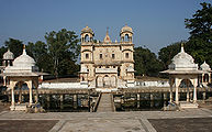 Scindia-Chhatris-Shivpuri-1.jpg