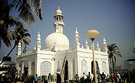 Haji-Ali-Dargah-2.jpg