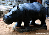 Rhinoceros-Mahabalipuram.jpg