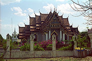 Thai-Temple-Bodhgaya.jpg