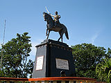 Statue-Shivaji-Pratapgarh-Fort-2.jpg