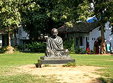Statue-of-Gandhiji-Gandhi-Ashram-Ahmedabad.jpg